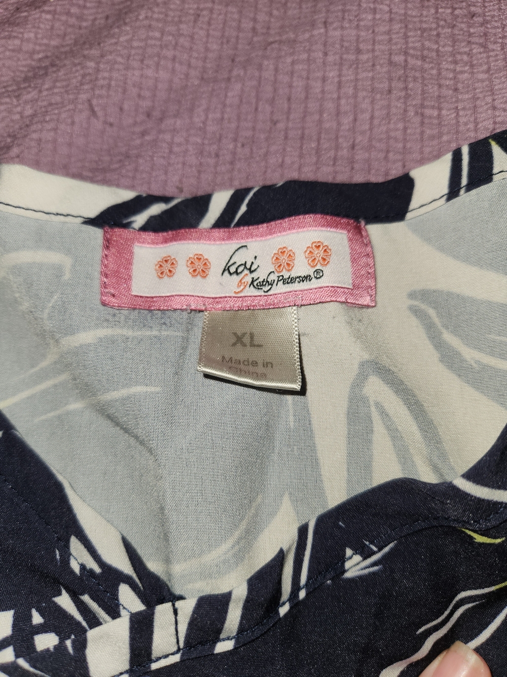 Koi by Kathy Peterson Women's Navy and White Floral Scrub Top - XL